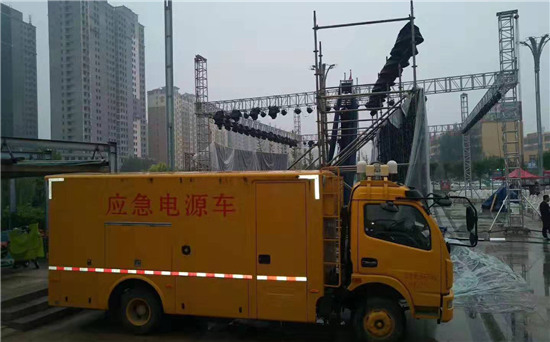 大型出租发电车